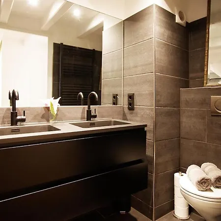 Апартаменты Canal View Luxury In The Jordaan *