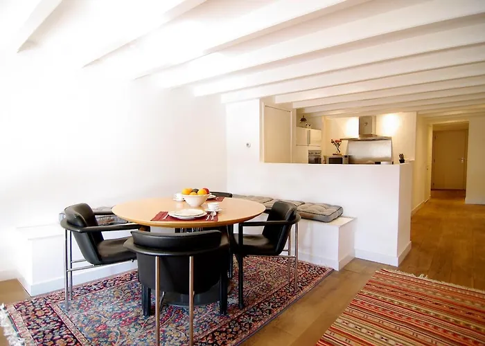 Canal View Luxury In The Jordaan アパート アムステルダム